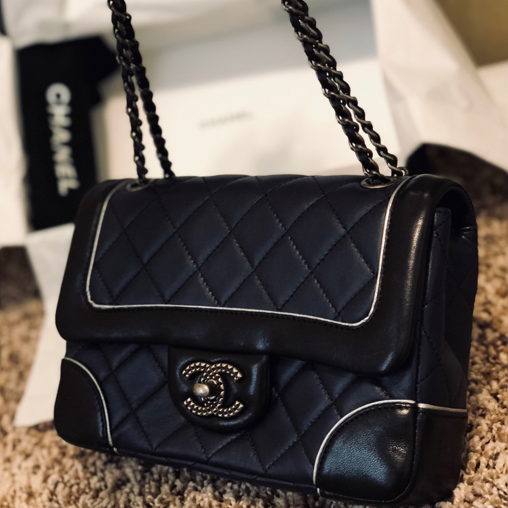 Authentic Chanel bag - Picture 2 of 7